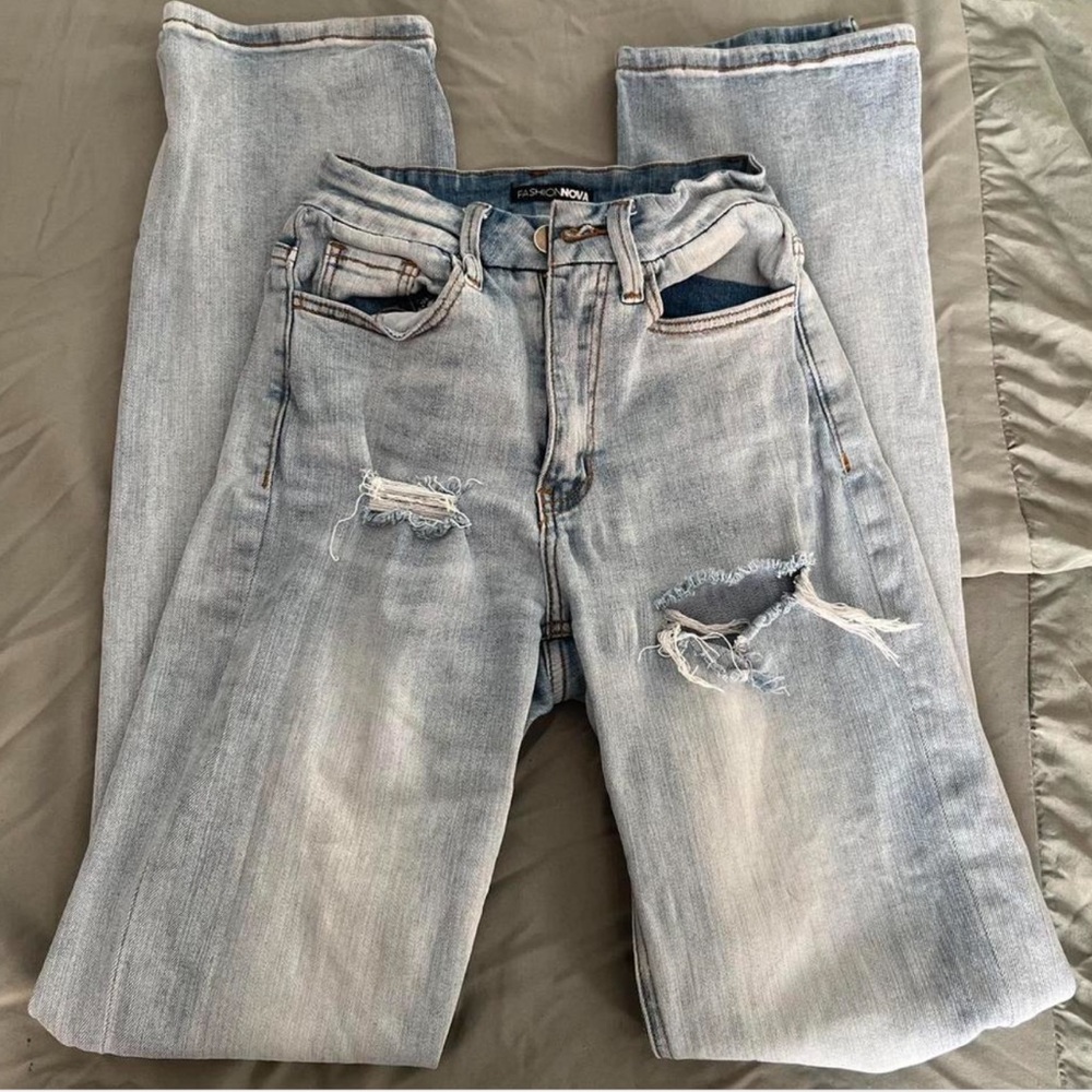 Women's Light blue Distressed Jeans